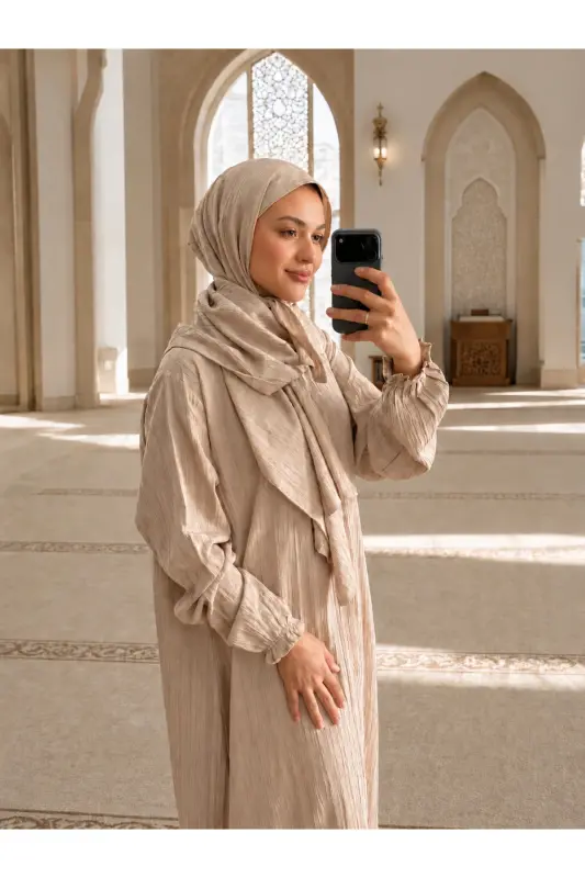 Pamuklu, Kaliteli, Hafif ve Yumuşak Kumaştan, Tek Parça, Pratik, Siyah Çantalı Namaz Elbisesi - Bej - LAGOM
