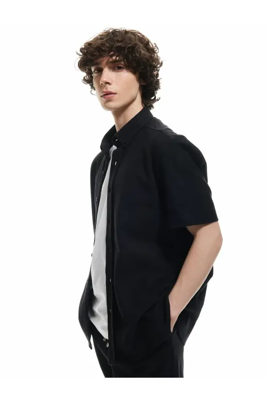 Pamuklu Regular Fit Pike Kumaş Düğmeli Yaka Kısa Kollu Gömlek-Siyah - 1