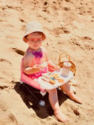 PandaEar Portable Baby Seat Travel| Ichki/tashqi foydalanish uchun kamarlar bilan ixcham buklama | Camping, plyaj, gazon uchun ajoyib | Go'daklar, bolalar, o'g'il bolalar, qizlar (pushti) - 4