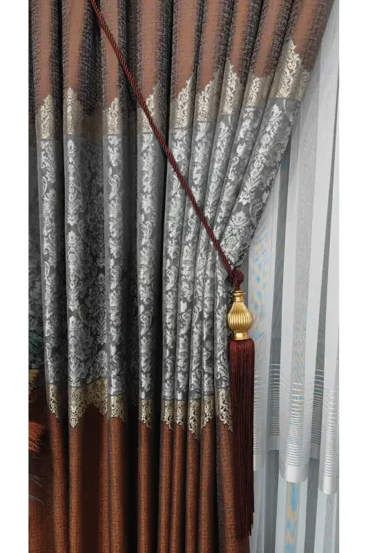 Pano Fon Perde Kiremit Gri ve Altın Şeritli Desenli Tek Kanat Sık Pileli Jakarlı Yarı Parlak-Kiremit 2512 - 1