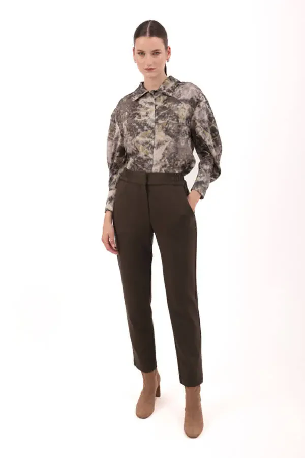 Pants with elastic sides - 1