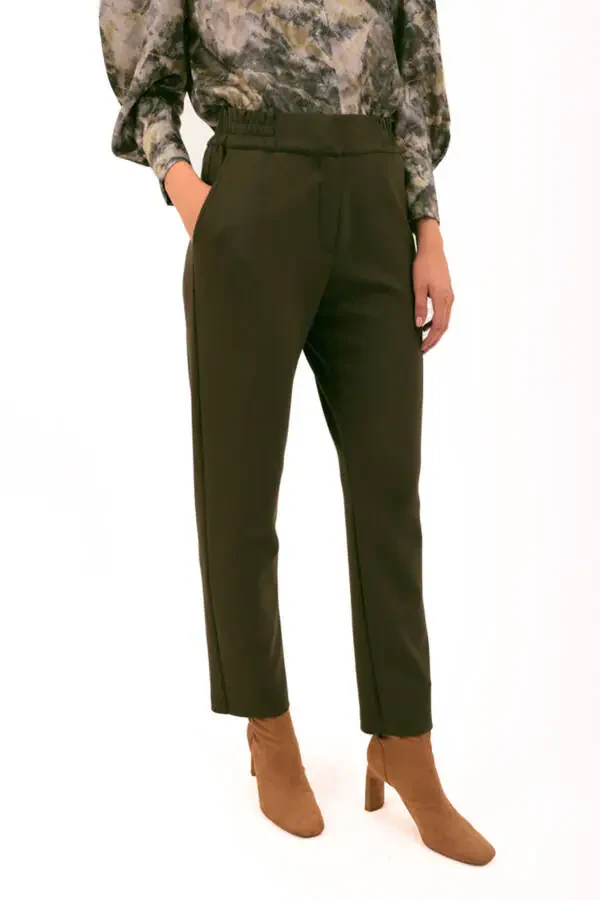 Pants with elastic sides - 4