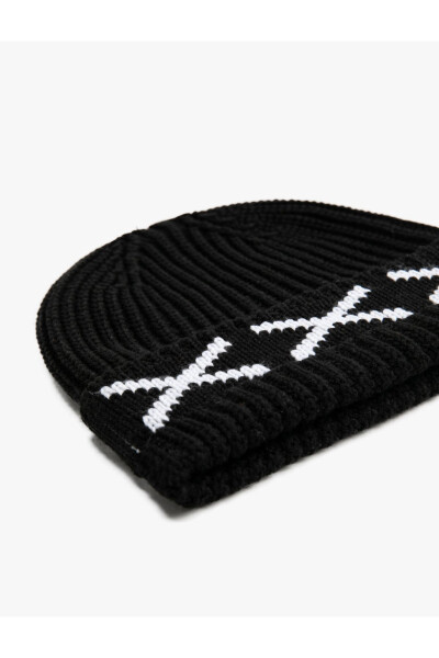 Patterned knitted beanie with elastic - 4