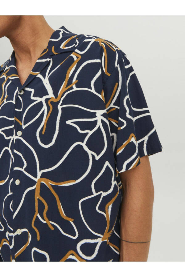 Patterned Short Sleeve Shirt - 7