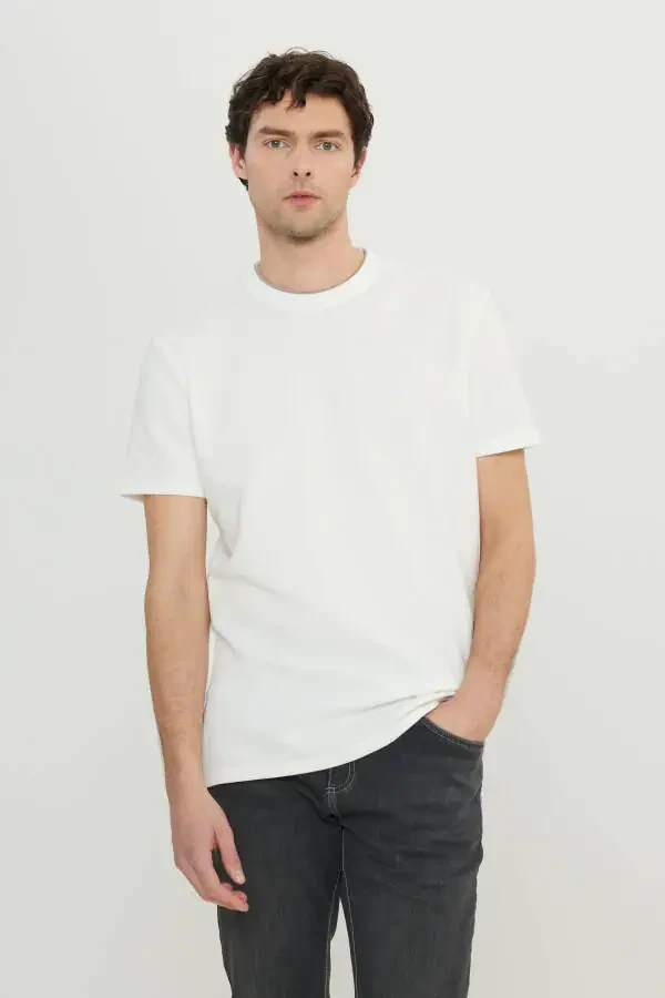 Пахтадан тайёрланган, Slim Fit, тор кесилган, поло ёқали, жакард нақшли, эластик футболка - 3