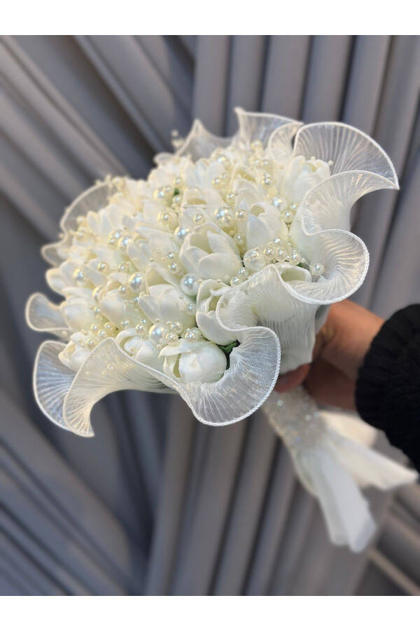 pearl tulip bridal bouquet - 12