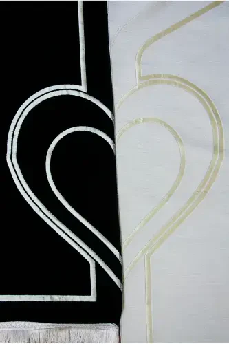 Personalized Couple's Shaggy Heart Chenille Bath Rug Set in Black Cream - 4