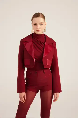 Пиджак бордового цвета Camila Crop Blazer с атласной отделкой воротника - HOLLY LOLLY (1)