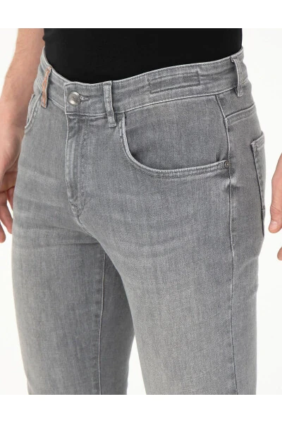 Pierre Cardin imzoli, ingich kesilgan, kulrang denim shim. - 4