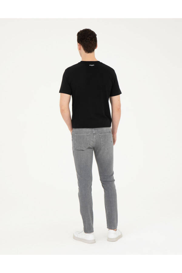 Pierre Cardin imzoli, ingich kesilgan, kulrang denim shim. - 2