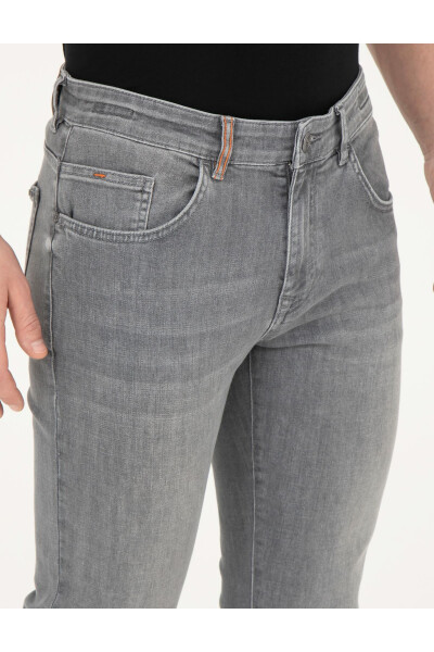 Pierre Cardin imzoli, ingich kesilgan, kulrang denim shim. - 3
