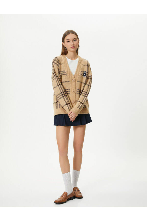 Plaid Knit Cardigan Relaxed Fit Bear Applique Detail - 8