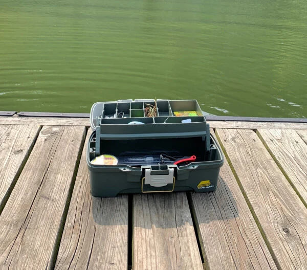 Plano 6201 One-Tray Tackle Box, Bait Storage, Extending Cantilever-tray Design - 6
