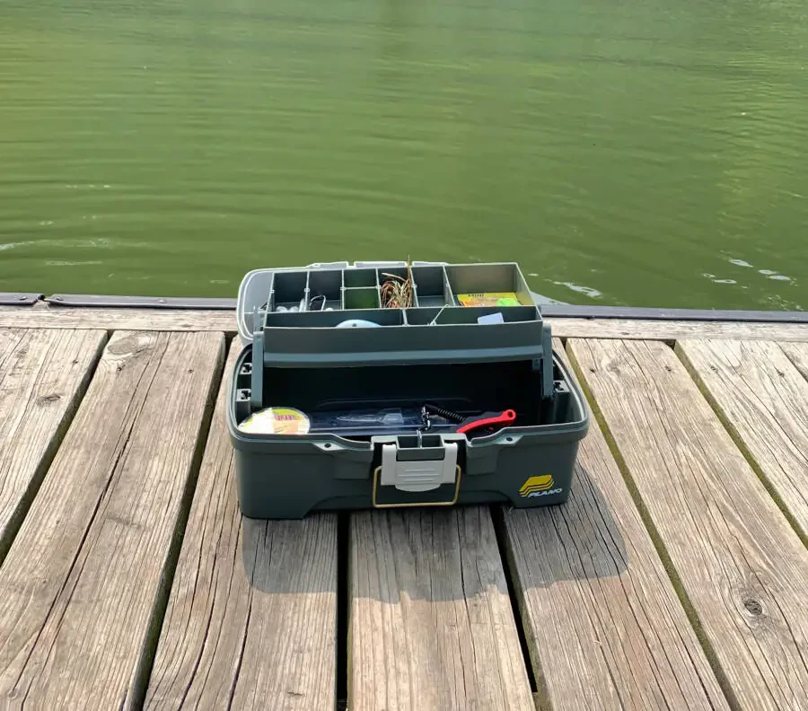 Plano 6201 One-Tray Tackle Box, Bait Storage, Extending Cantilever-tray Design - 6