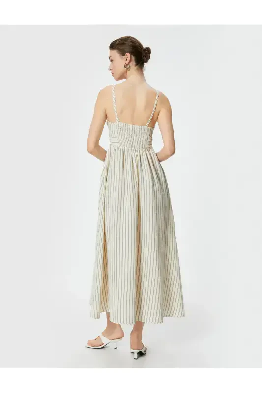 Платье-макси на бретельках, на подкладке, с карманами, со сборкой на спине, из хлопка. - 4