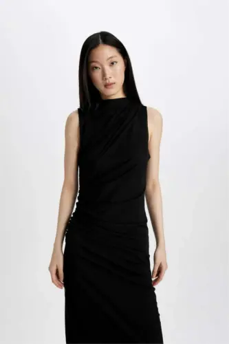 Платье-макси облегающее силуэта Bodycon с высоким воротом, сплошное простое из тюля, без рукавов, черного цвета - 5
