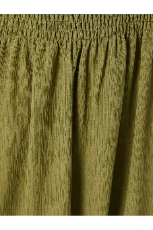 Платье миди на бретелях, с гипюровой отделкой, свободного кроя. - 6