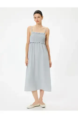 Платье миди на тонких бретелях с оборками, гипюровой и бисерной отделкой-серое - 3