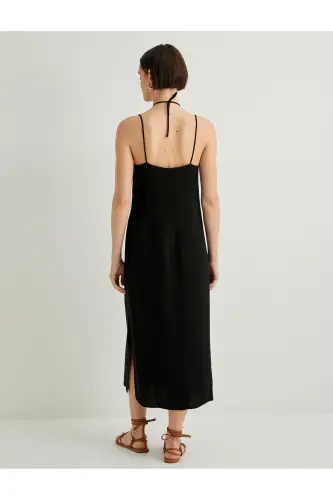 Платье-миди с тонкими бретелями из смесового льна, облегающего кроя, с отделкой бусинами. - 4