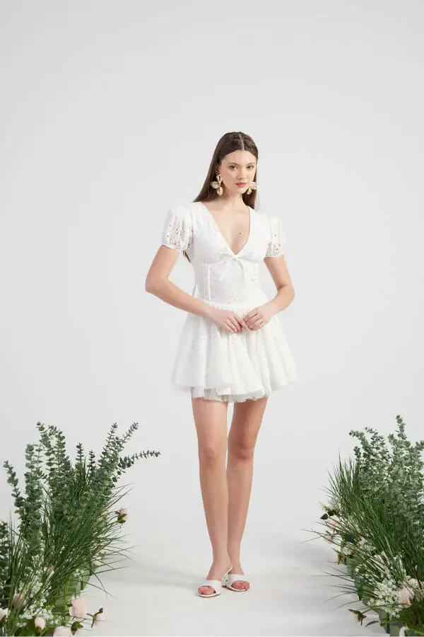 Платье мини Тина белое с оборками и фатином - 3