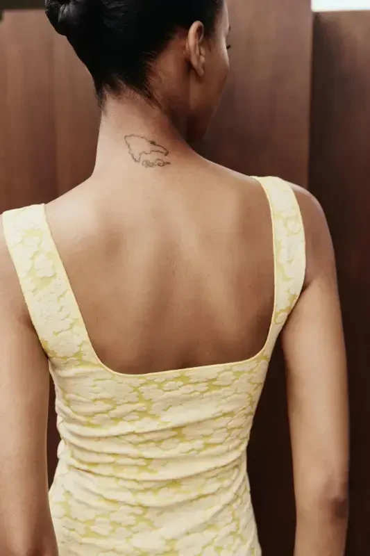 ПЛАТЬЕ ОБЛЕГАЮЩЕЕ С КВАДРАТНЫМ ВЫРЕЗОМ-Желтый - 4