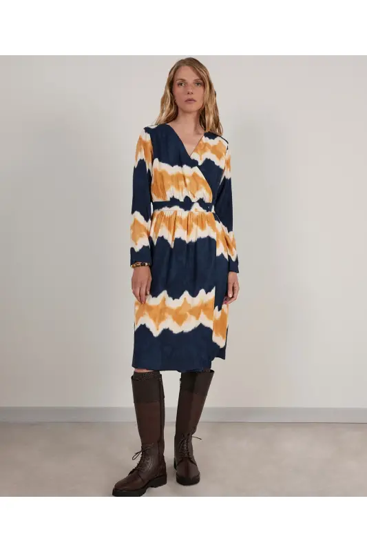 Платье с V-образным вырезом - 1