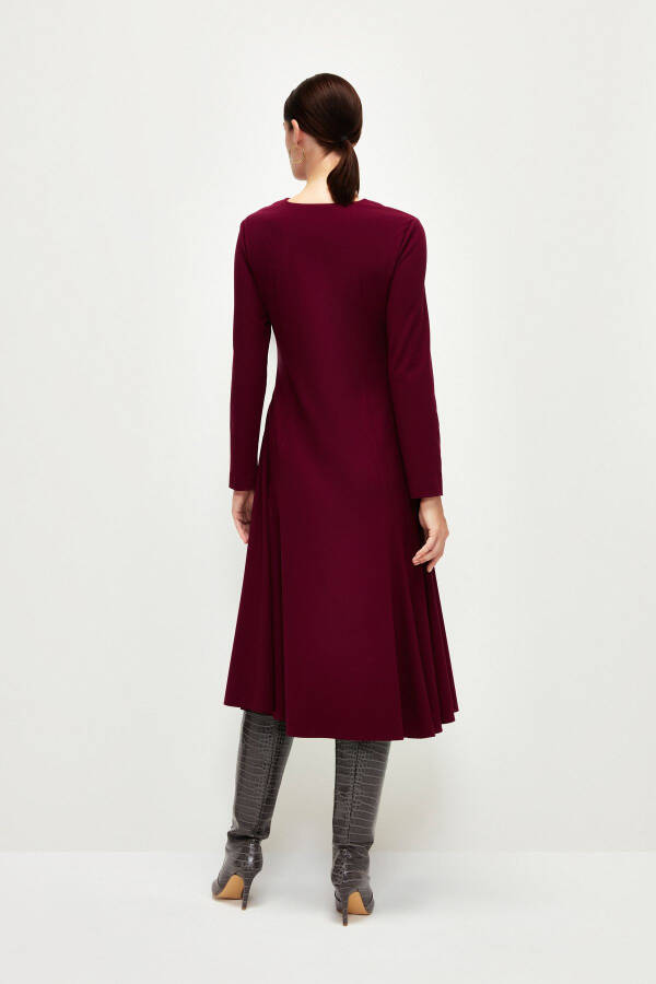 Платье с V-образным вырезом - 5