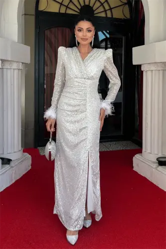 Платье вечернее с блестками и отделкой из перьев - БЕЛОЕ - 1