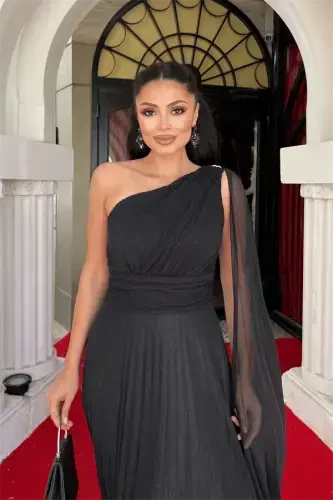 Платье вечернее с плиссированной деталью из ткани 