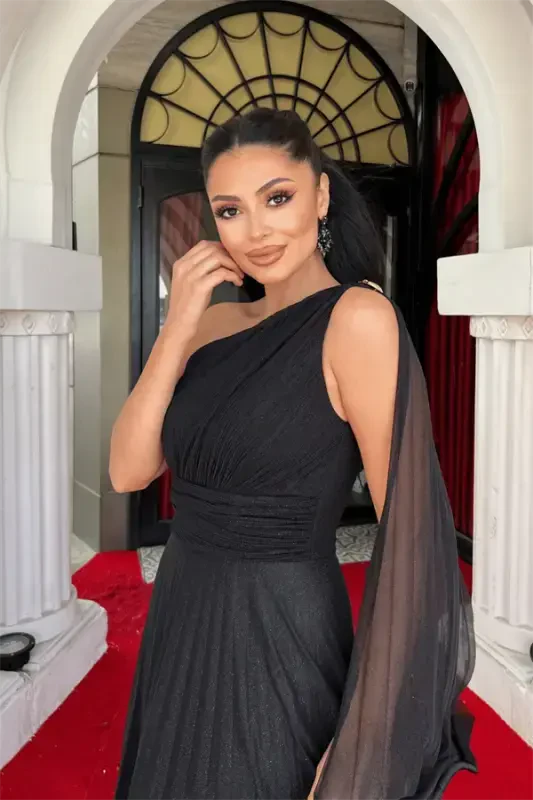 Платье вечернее с плиссированной деталью из ткани 