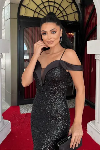 Платье вечернее с вырезом 