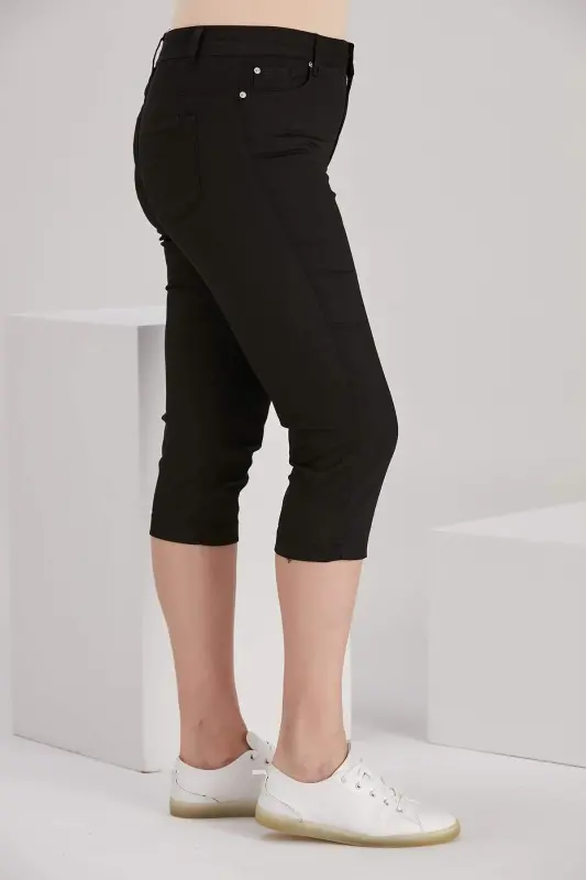 Plus Size Black Cotton Capri - 2