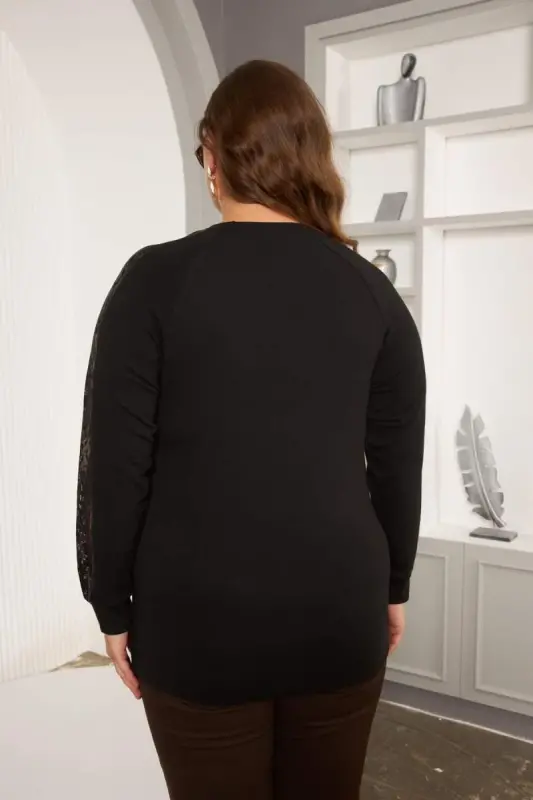 Plus Size Blouse with Lace Detail on the Sleeves - Black - 6