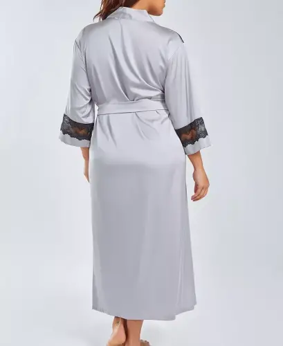 Plus Size ipak gazlamali uzun xalat, krujevalik bezaklar bilan - ICOLLECTION (1)