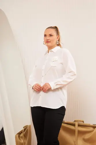 Plus Size Rose Accessory Shirt White - BÜYÜKBEDENIZ (1)