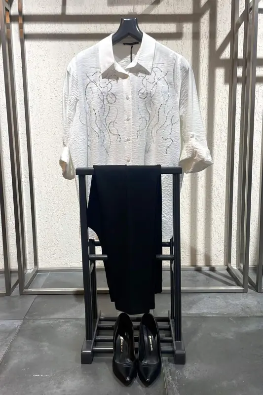 Plus Size Stone Printed Woven Ecru Shirt - BÜYÜKBEDENIZ