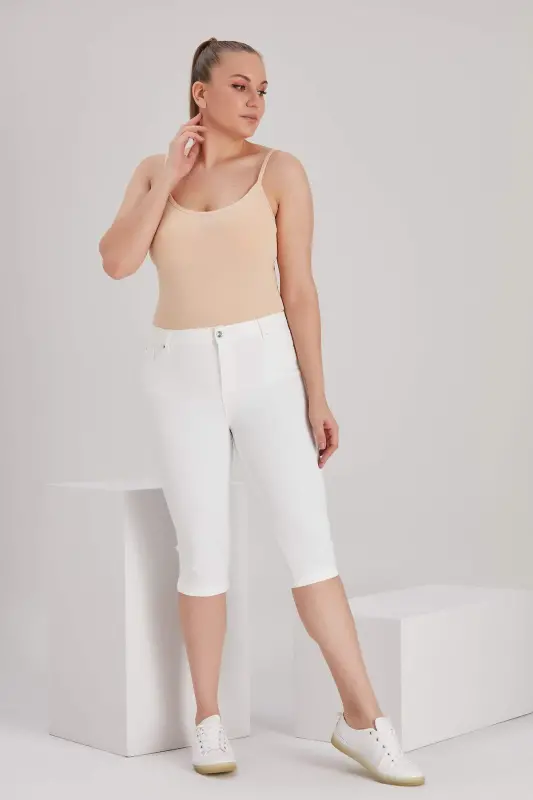 Plus Size White Cotton Capri - 8