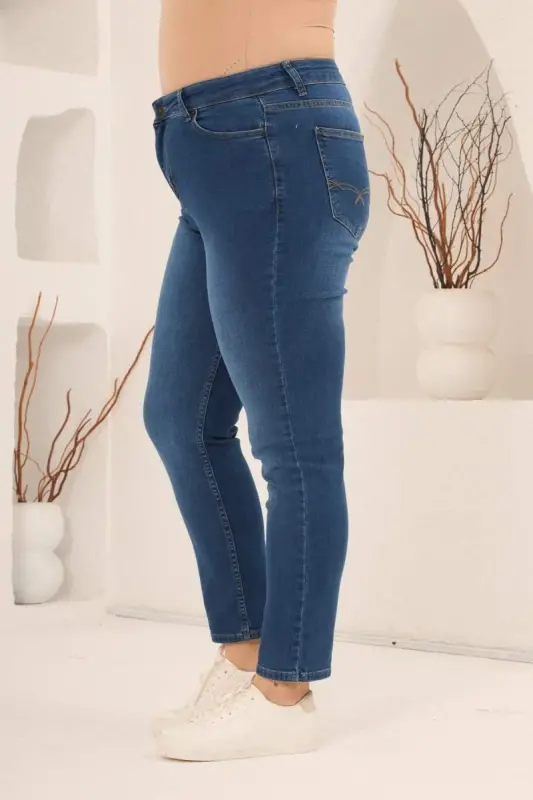 Plus Size Who. Blue Jeans - 2