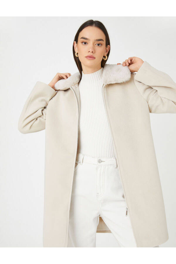 Plush zippered coat. - 1