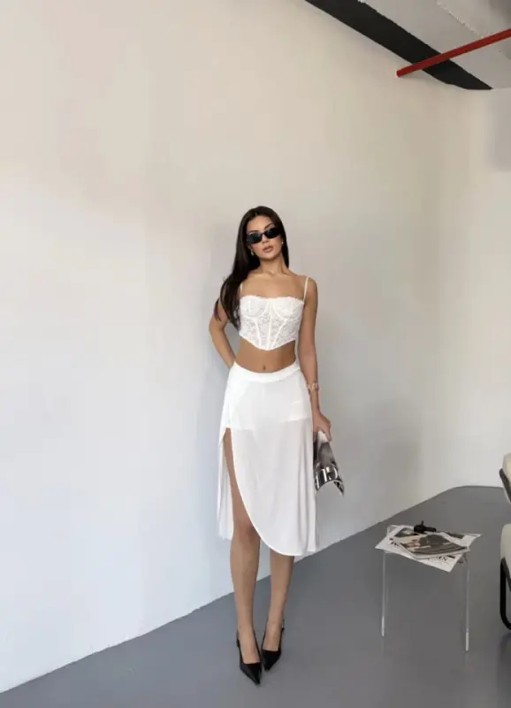 Pocketed Shorts with Slit Skirt - White - 1