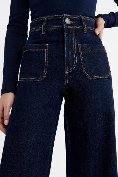 Pocketed Straight Fit Jeans - 11