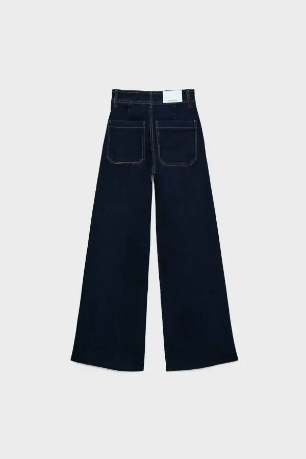 Pocketed Straight Fit Jeans - 13