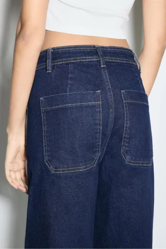 Pocketed Straight Fit Jeans - 4