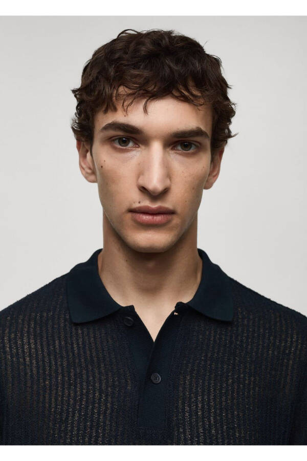 Поло-футболка прямого силуэта с ажурной вязкой - 6