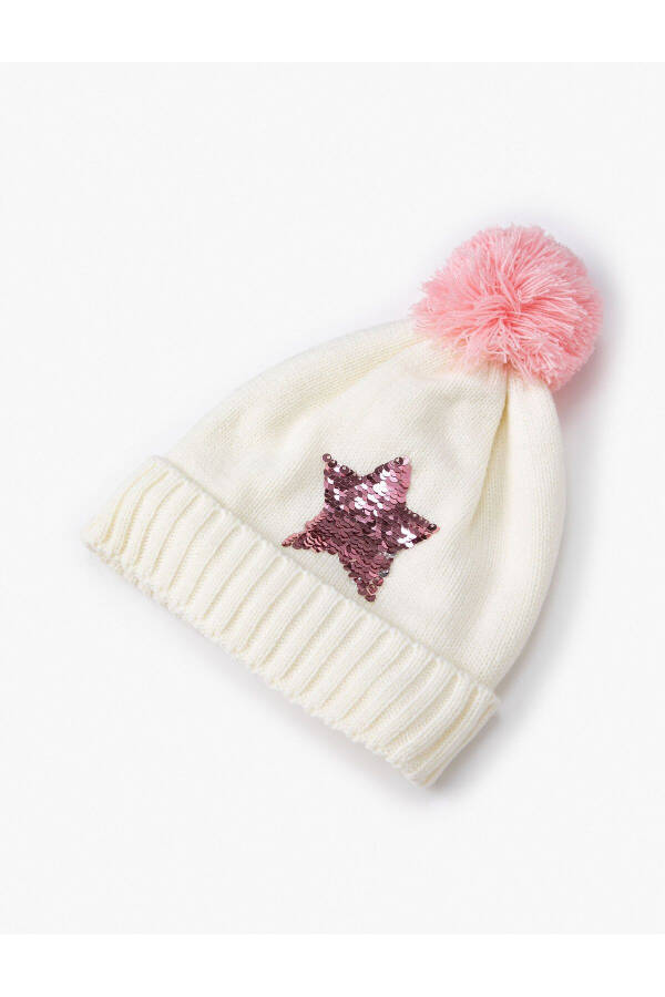 Pompom beanie with star details, sequins and paillettes. - 2