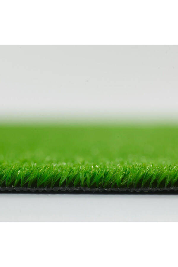 Premium Quality Artificial Grass Carpet Suitable for Outdoor and Indoor Balcony and Garden Decorative 7 Mm - 18