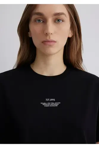 Printed Black T-Shirt Loose Fit / Relaxed Fit 1 - 6