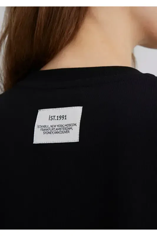 Printed Black T-Shirt Loose Fit / Relaxed Fit 1 - 7