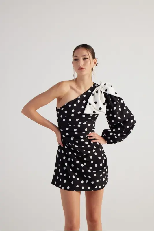 Puantiyeli Çıkarılabilir Kurdele Aksesuarlı Tek Kollu Mini Polka Elbise Siyah - Siyah - 3