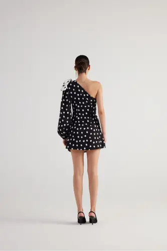 Puantiyeli Çıkarılabilir Kurdele Aksesuarlı Tek Kollu Mini Polka Elbise Siyah - Siyah - 5